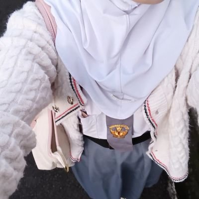 ylzlya's profile picture. 