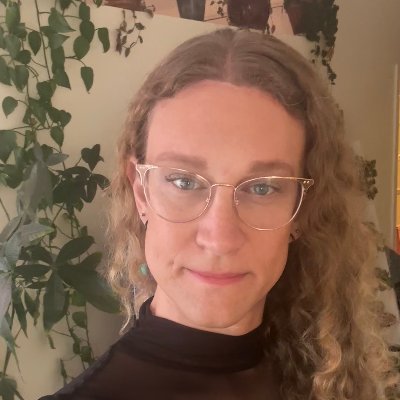 johannaepke's profile picture. dirtbag left 🌻🌹