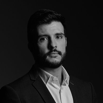 Goiano, 32. Sem parentes importantes e vindo do interior. Jornalista, político, empreendedor e atleta nas horas vagas. Estou na @ligdigitalbr.