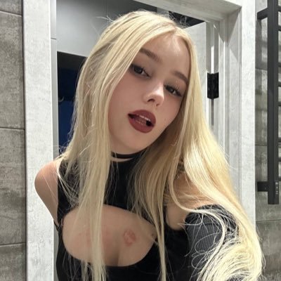 ⠀⠀ ⠀ ⠀⠀⠀⠀ 𝘢-𝘦𝘭𝘢 / 20. / 𝐢𝐬𝐟𝐣 🪶⠀ ⎯⎯⎯ Thousand nights, I repeated so many times a vicious cycle of nightmares. I’ll end it now the turned-off exit light.
