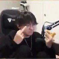 ThienLe110402's profile picture. Yung asian, have nothing but love and copium :D