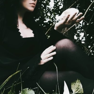 Certified Spooky
Sheogorath's Wife
lvl. 27 || she/her || ♋
Writer ✨ Ecto-Bread ✨
Gazing (at you) through the Parting Glass