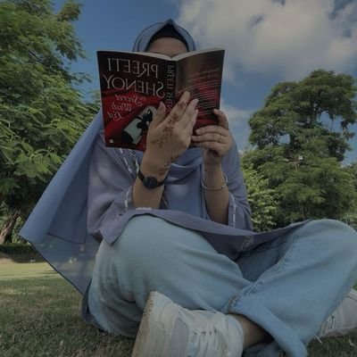 Naaz8210's profile picture. 💭 Crafting words that heal, photos that speak, and thoughts that inspire.
🌸 A dreamer creating beauty in simplicity.
✨ Faith, feelings, and a touch of aesthet