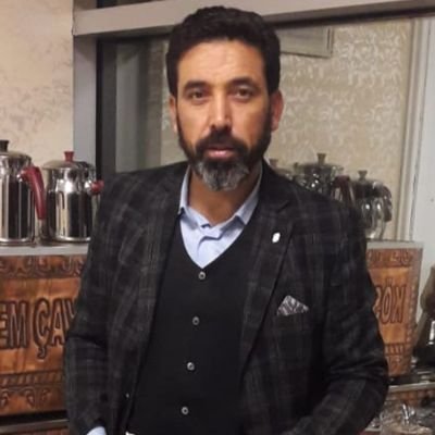Kırılır da bir gün bütün dişliler,
Döner şanlı şanlı çarkımız bizim.
Gökten bir el yaşlı gözleri siler,
Şenlenir evimiz barkımız bizim.
n.f.k
