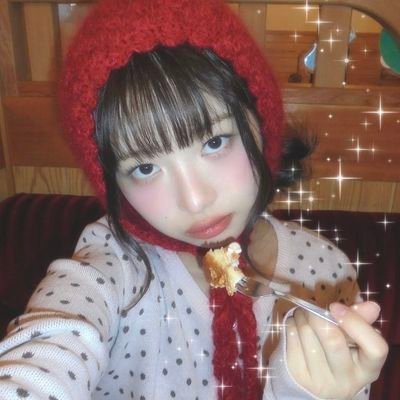 pipslittlebook's profile picture. daily mood tracker: 凸( ` ﾛ ´ )凸