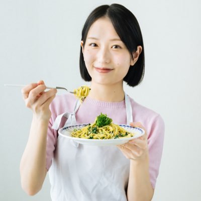 料理家/管理栄養士。趣味衣食住。最小限の材料、料理の愛おしいところだけ。シンプルで豊かなごはんのレシピを投稿。#限界丁寧ごはん ※ご依頼はこちらから(https://t.co/RfGhkyAAsM) ※DM対応しておりません。※お受けできるお仕事のみのお返事となりますことを予めご了承ください