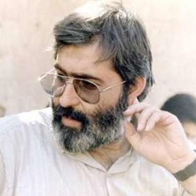 کتاب می خوانم از دور به مجموعه ها نگاه میکنم...
آوینی را ادامه می دهم...