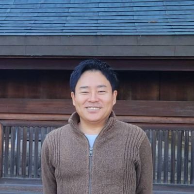 19代 古文書、古墳、石碑管理中。
◼戦国時代は織田信長、豊臣秀吉、徳川家康ら戦国武将と血縁・親戚関係となる。
◼江戸時代は尾張藩家老。
◼当家だけでなく、尾張藩や他所にも記録が残る事だけを語る。結果、それが新鮮らしい。
◼事実は小説より奇なり。