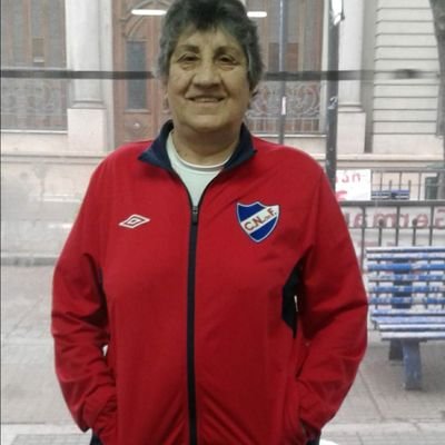 MAMÁ. ABUELA.TRES NIETOS.
BOLSILLUDA HASTA LOS HUESOS
AMO MI SALTO.