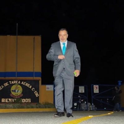 feravela's profile picture. Embajador. Cónsul General de Chile en La Paz.