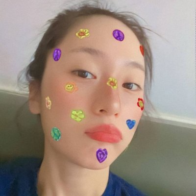 𝐏𝐀𝐑𝐎𝐃𝐘— Once she glance at you, you'll be trapped in her eyes forever. Born in 1994, 𝐊𝐫𝐲𝐬𝐭𝐚𝐥 𝐉𝐮𝐧𝐠.