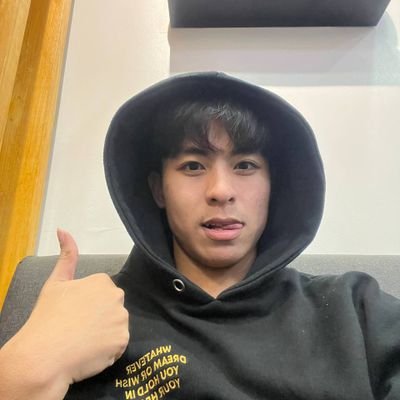 rellestet's profile picture. ‘05 • accy student