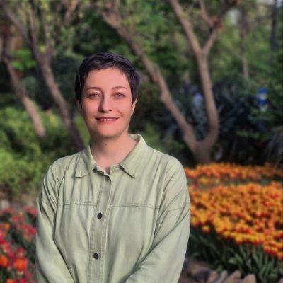 Journalist
پیش از این در : ایرنا24، سازندگی، صدا، اعتماد، خبرآنلاین، مردم امروز، آسمان، روزگار و ...
#زن_زندگی_آزادی ✌✌