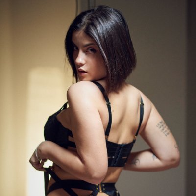 Hi! My name is Judit. I am a Spanish model. Would you like to know me? 🩷
---
¡Hola! Me llamo Judit, soy una modelo española. ¿Te gustaría conocerme? 🩷