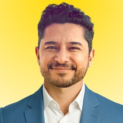 creative | coffee lover | dog dad | founder @motionhug | helping businesses grow using branding, AI + tech | based in San Diego 🌊