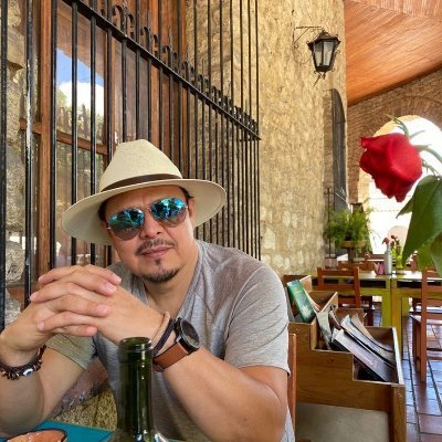 Profesor Investigador. Estoy con la Narrativa que expone y construye una patria independiente.