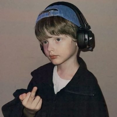 aniqrics32270's profile picture. 