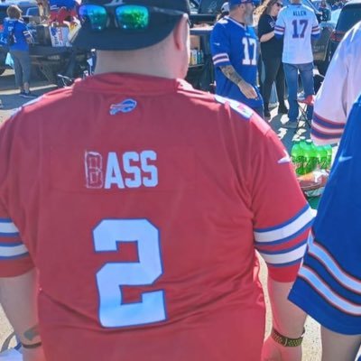 Mrkemosahbee's profile picture. namesta, just your average dad. who happens to drink because I’m from buffalo…. go bills 🦬