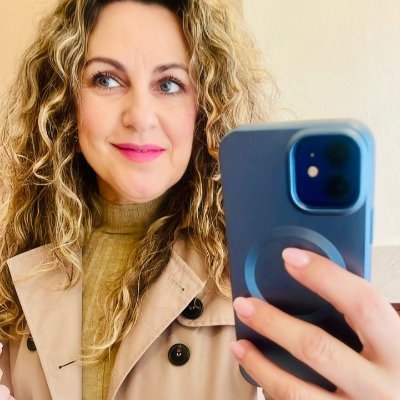 YolandaLigero's profile picture. Melómana cabezona, amantísima del arte, el diseño y "crear para mejorar"