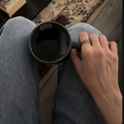 yvqi5's profile picture. " مشاعر لا أكثر "