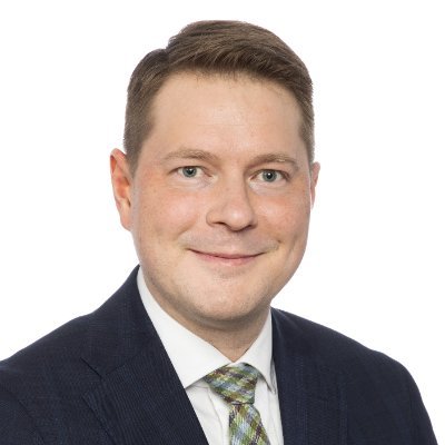 Vantaan ja Keravan hyvinvointialueen aluehallituksen jäsen, Vantaan kaupunginvaltuutettu (kesk.). Työ: Talous- ja veropolitiikan asiantuntija