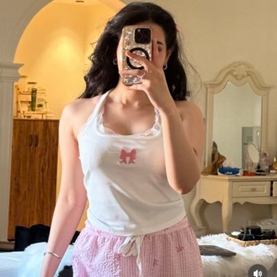وإن مررتم هُنا ' فـٓ أدعو لـأمي بالرحمه '🕊 ولي بالسلوان💔