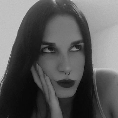 eutlira's profile picture. 🥺🤏