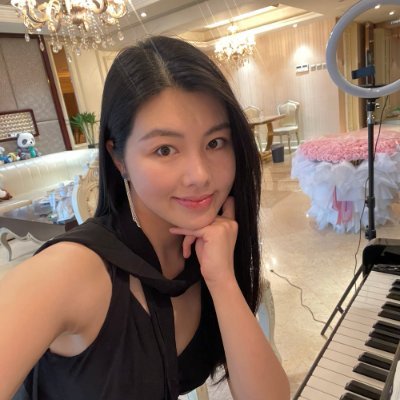 fernando231630's profile picture. A smiling girl