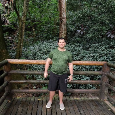 Conservador direitista,defensor da família e dos bons costumes,pelo bem do nosso brasil.