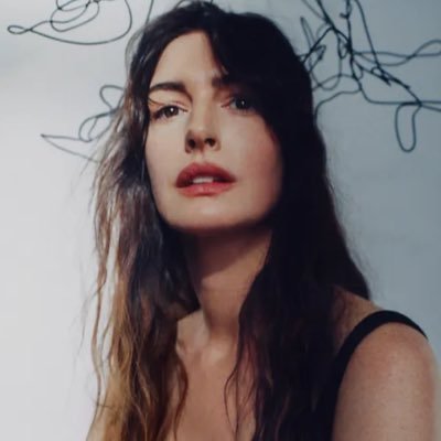 Your ultimate gallery for all high-quality Anne Hathaway pictures! | This is a fansite, we are not affiliated to Anne or her team.