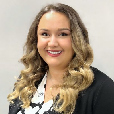Chief Resident @USFIMres 💫 Aspiring GI💩 and clinician educator 👩🏼⚕️plant mom🌿 avid reader 📖 proud swiftie 🪩 and wannabe chef🍝