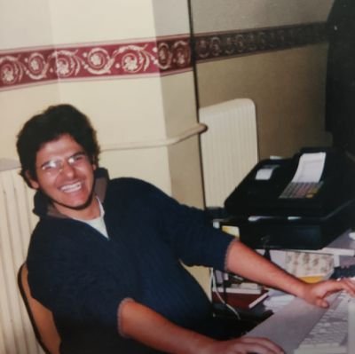 09564dc900b348b's profile picture. Eskiden ünlüydü, televizyona bilem çıkardı 😁