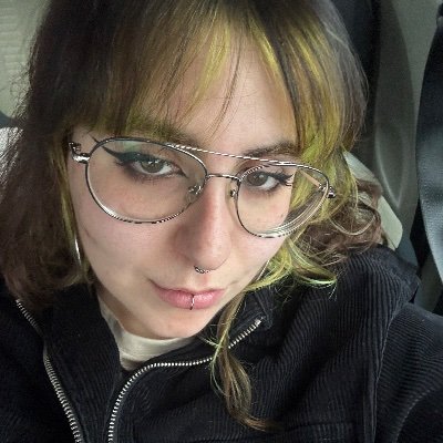 npc en funciones. cafeína, simpear y shitposting. carlota_cara🌟