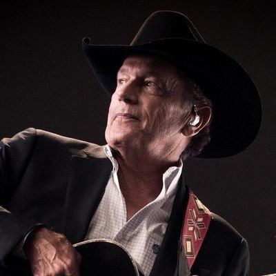 The Official Fans Page Of George Strait. New Album #CowboysAndDreamers available now !