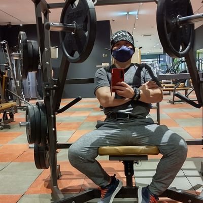 Smiling_Office's profile picture. ムロです！筋トレのモチベーションやメンタル保ち方を発信してます！過去に仕事の挫折から鬱発症。激太り！  挫折、ストレスそして鬱からの回復を筋トレを通じて実現。アラフィフでも変われる
 3か月で10キロ減！筋トレの素晴らしさを広めたいのでフォローお願いします
 当サイトはAmazonアソシエイトを含む記事を運用しています