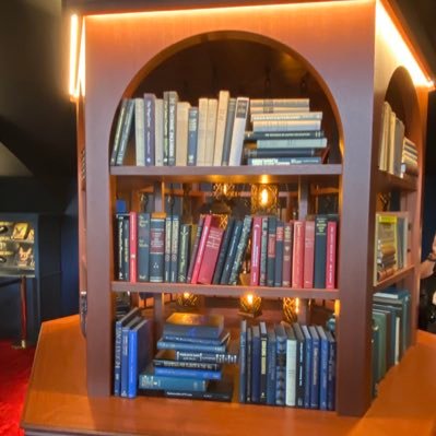 pomme_de_book's profile picture. 小説好きの30代/読後に元気が出る小説をよく読みます/ミステリーも定期的に摂取/物心ついた頃から本が好きなので、絵本や児童書もすきです🌈 #読書好きな人と繋がりたい