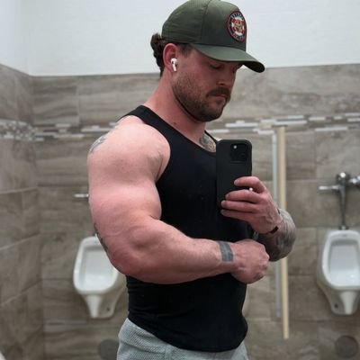 mills_port62815's profile picture. ex military paratrooper