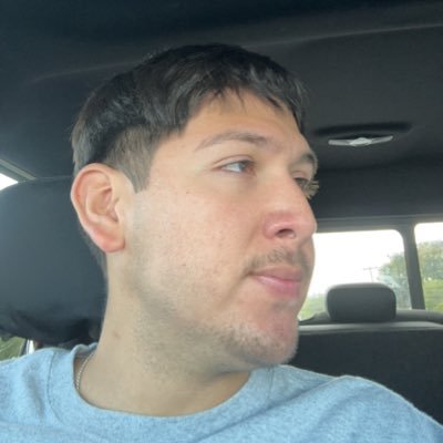 santzz210's profile picture.