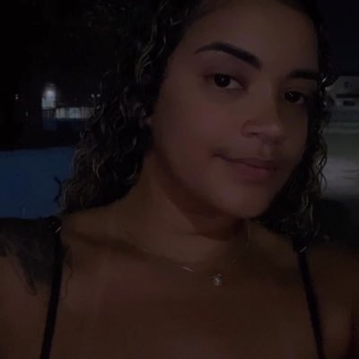 Yago mamãe te ama. 👩👦 Guarda-me como a menina dos teus olhos, esconde-me nas sombras das tuas asas. 🛐 Mãe. 🖤