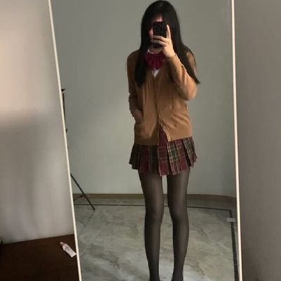 dwg127401's profile picture. 找固定長期男生   有單男嗎？

只進入身體不進入生活