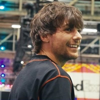 #louis: “The fuck did I do to deserve you guys?” // LOUIS REPLIED 31.10.23