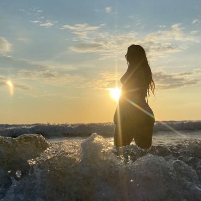 dontmind___me__'s profile picture. I'm living in the sea and in the moon too 🌊🌙