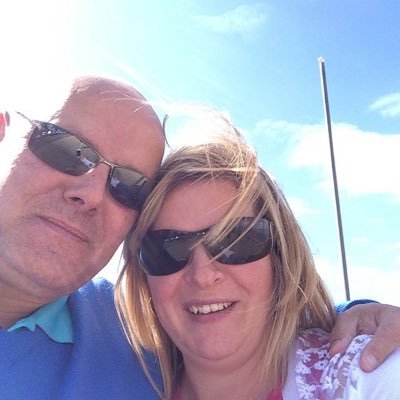 amandareed2571's profile picture. Labradoodle / Airedale owner, Tea Drinker , Giraffe Lover, Professional Knitter/ Crocheter