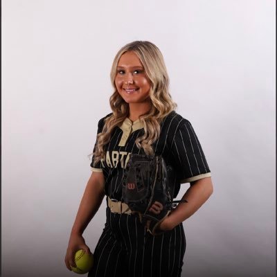 AddieMclaughl18's profile picture. Sycamore HS’25||Wasco Diamonds @WIUsoftball commit💜💛