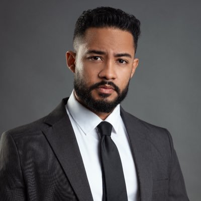 - Advogado nas horas pagas 💰👨🏽⚖️ - Cozinheiro nos tempos livres 🍔 🍕 - Motoqueiro aos finais de semana 🏍💨 Aceita um café ☕️?