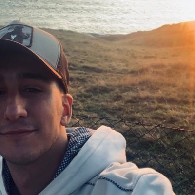 pablo_butrasg's profile picture. Si jugaras en el cielo moriria por verte. 🔴⚪️ Él no se bajó de la Cruz. ✝️