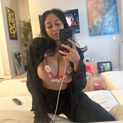 Emilyche_ree's profile picture. Here to have fun 😊