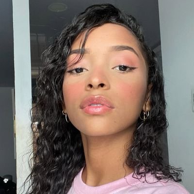 mia_hurley01's profile picture. 