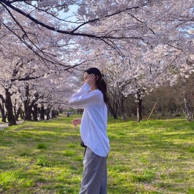 \ただ美しいだけじゃない目指しているのは心が動く伝わるデザイン/医療現場で培った「創造力×分析力×共感力」でターゲットに刺さるデザイン作成✨╎バナー作成・フィード・サムネイル作成・リッチメニュー作成╎NC21期生╎お問い合わせはDMから✉️