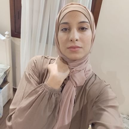 Gaza 📍
عبثآ تحاولُ لا فناء لثائرٍ
أنا كالقيامة ذات يومٍ آتِ ...